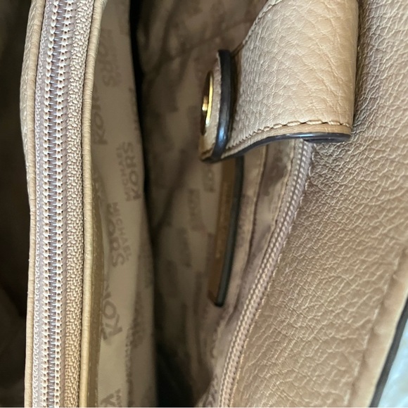 Michael Kors Rare Hamilton Handbag/Shoulder bag. Tan with gold. Snap and zipper - Picture 4 of 10